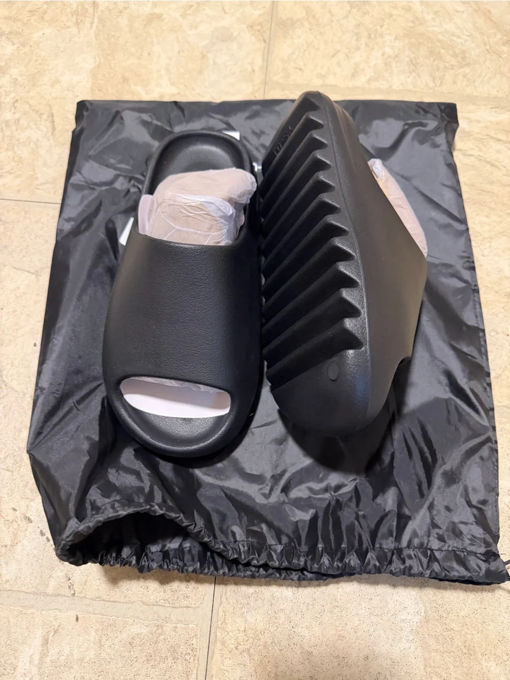 Brand new Yeezy YSO1 Slides Size 11